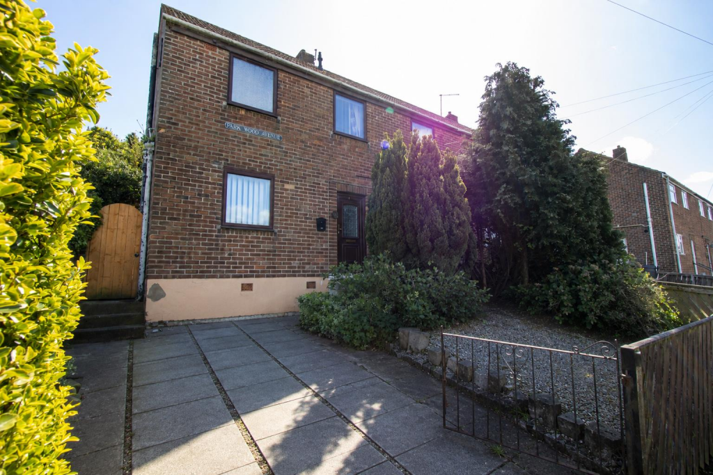 3-bed semi-detached on Parkwood Avenue, Bearpark, Durham, £115,000