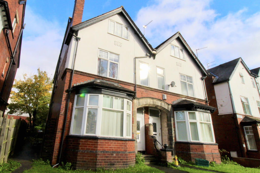 House in Leeds - View 2