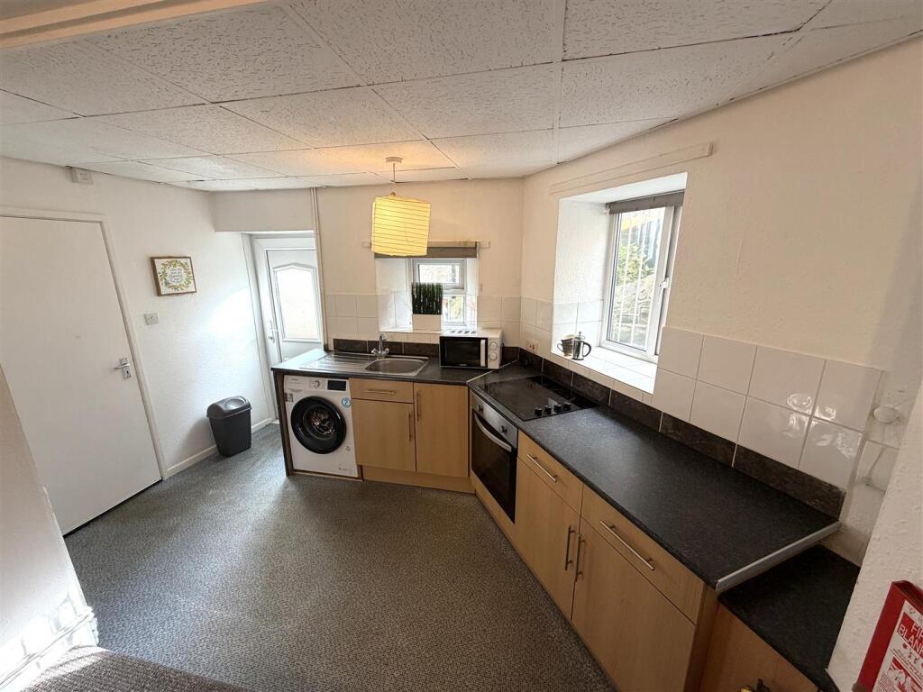 Apartment in Sheffield, Birkendale, Upperthorpe - View 4