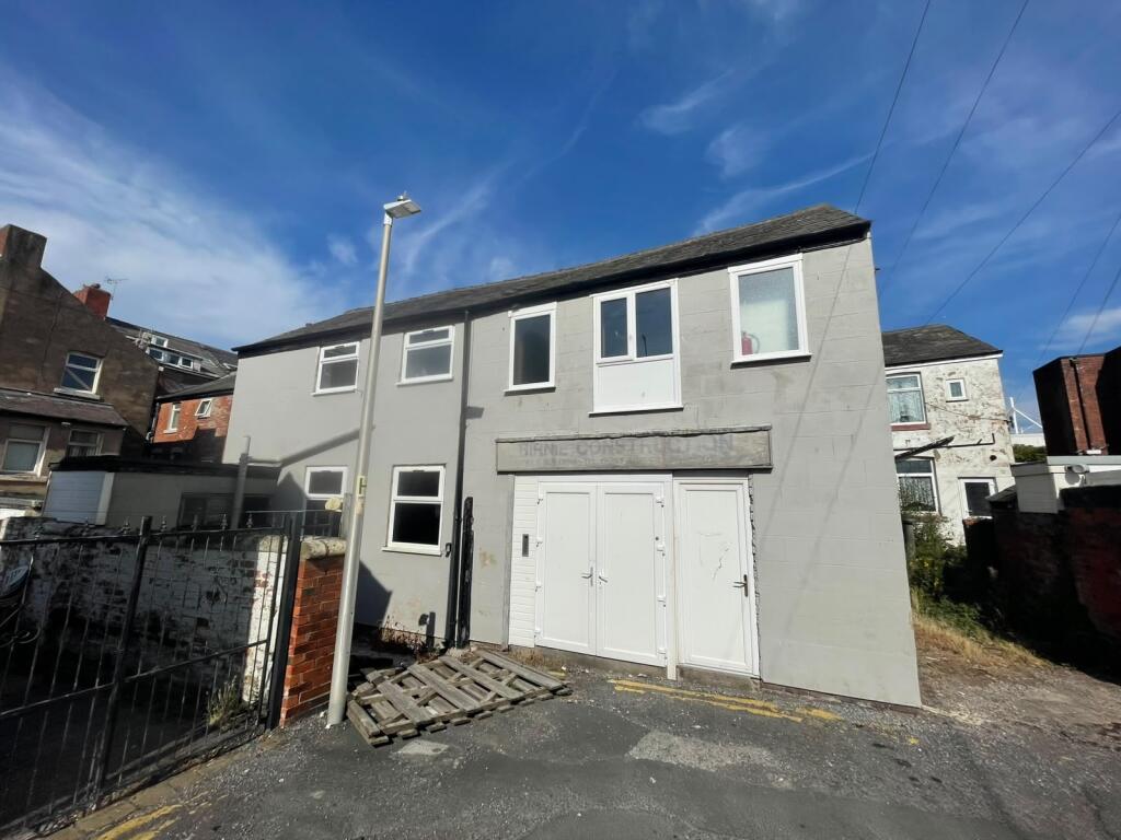 Main image of property: 29 Back Clarendon Road, Blackpool, Lancashire FY1 6EG