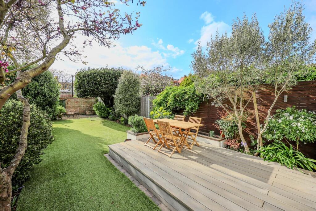 House in Southend-on-Sea - View 3
