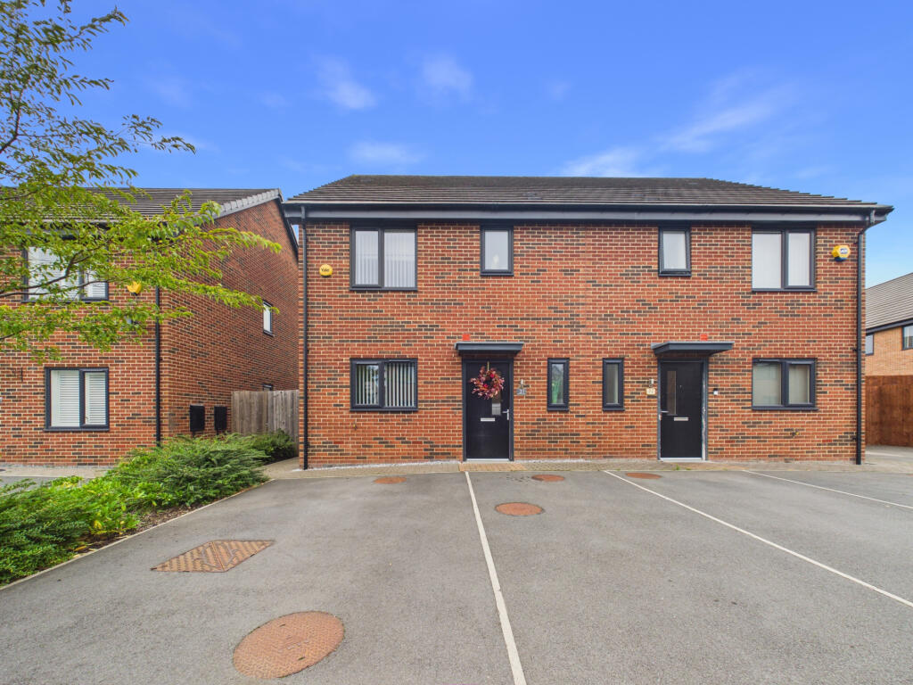 3-bed semi-detached on Brentford Drive,  Hull, HU8, £210,000