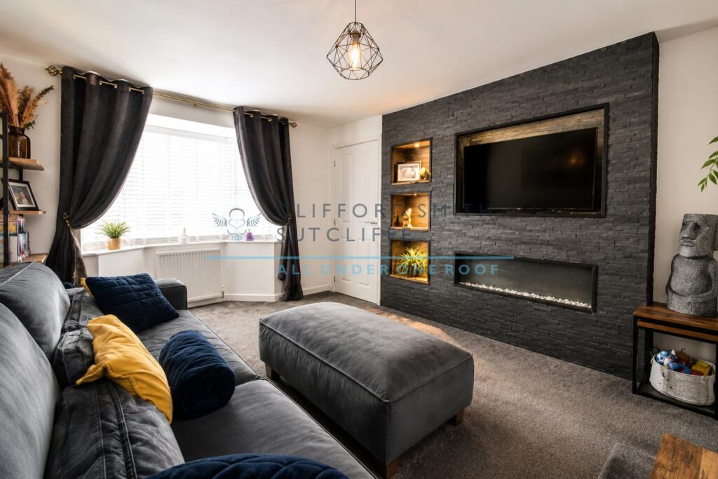 House in Burnley, Rose Grove - View 2
