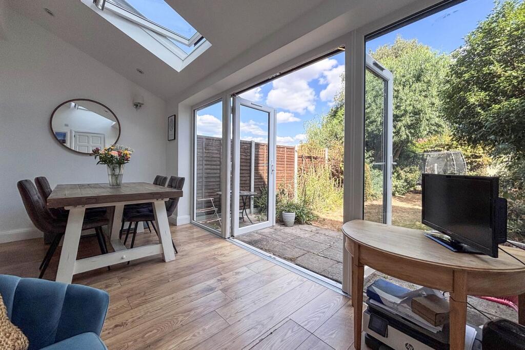 House in London, Upper Elmers End - More
