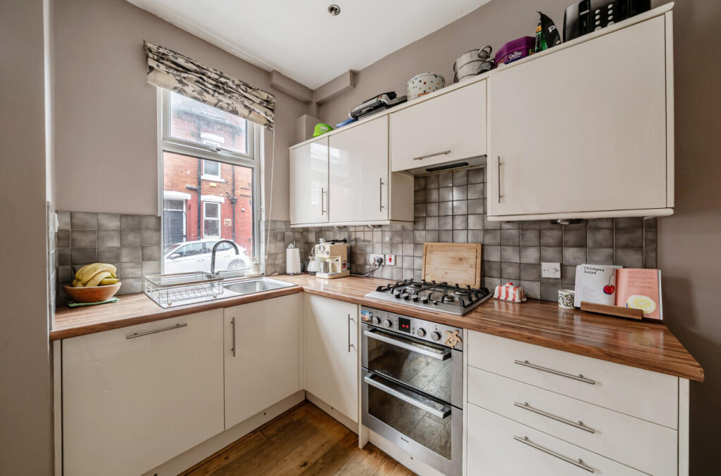 House in Leeds, West Yorkshire - View 5