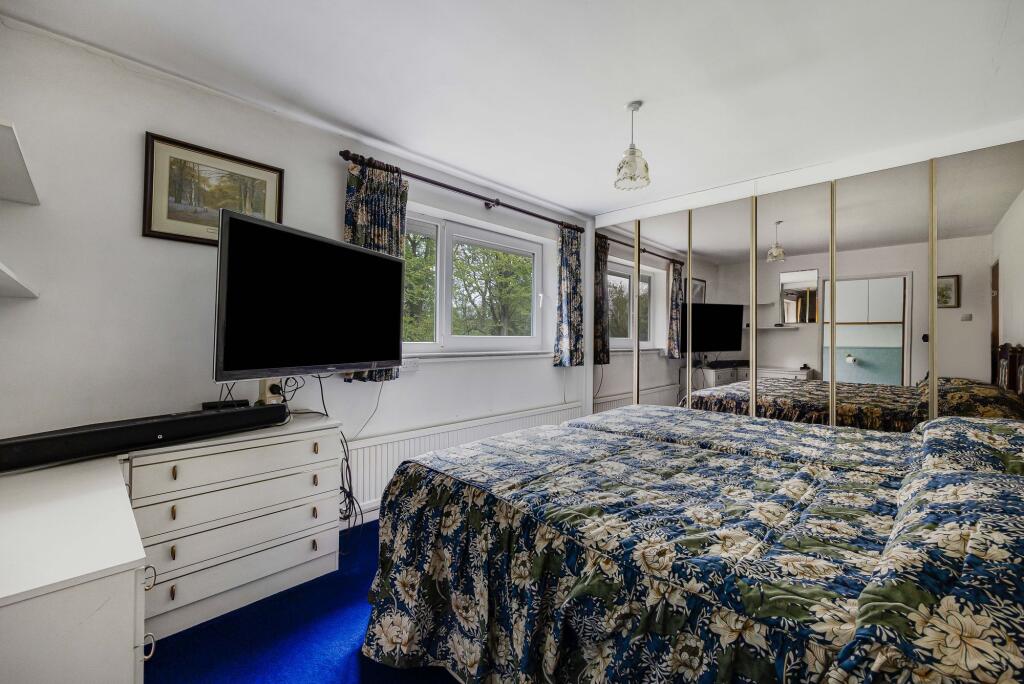 House in High Wycombe, Daws Hill - View 5
