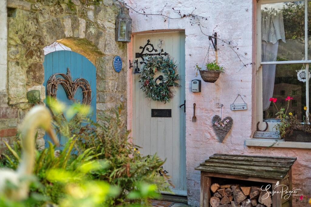 House in Portsmouth, Niton and Whitwell - More
