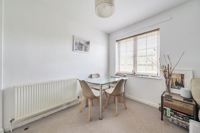 Apartment in Thatcham, West Berkshire - View 5