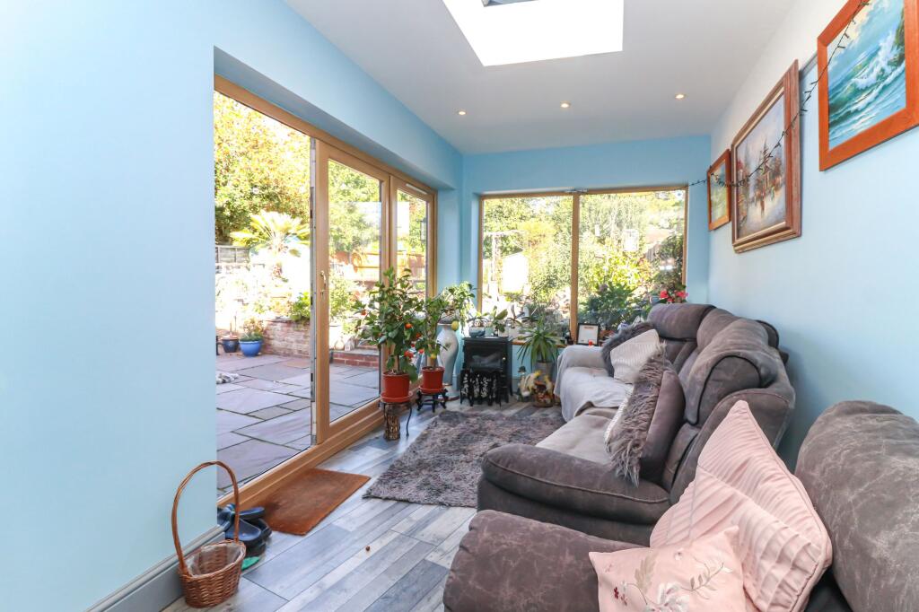 House in Watford, Hertfordshire - More