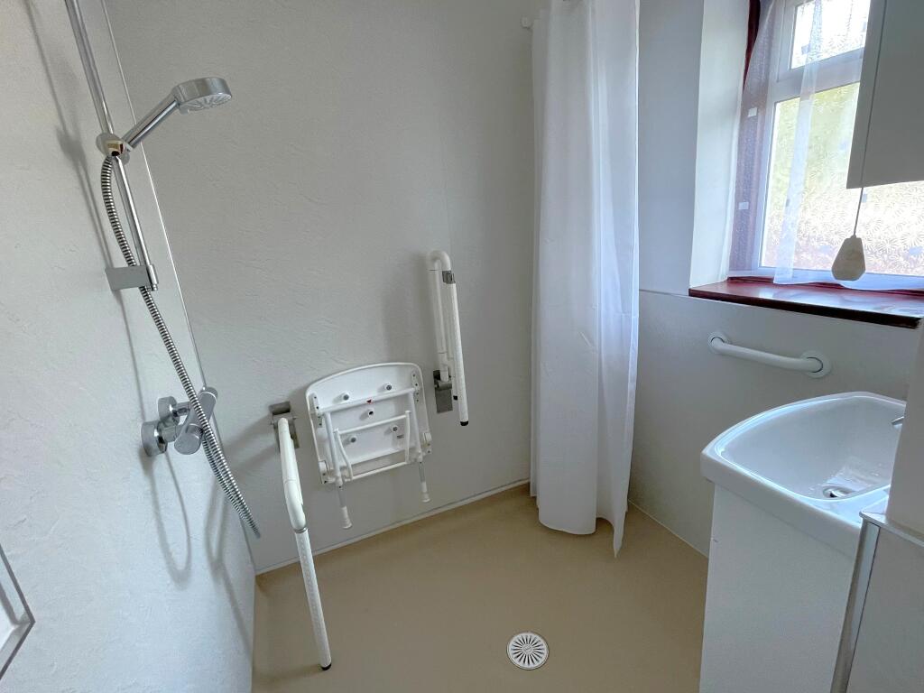House in Southampton, Netley View, Hythe and Dibden - More