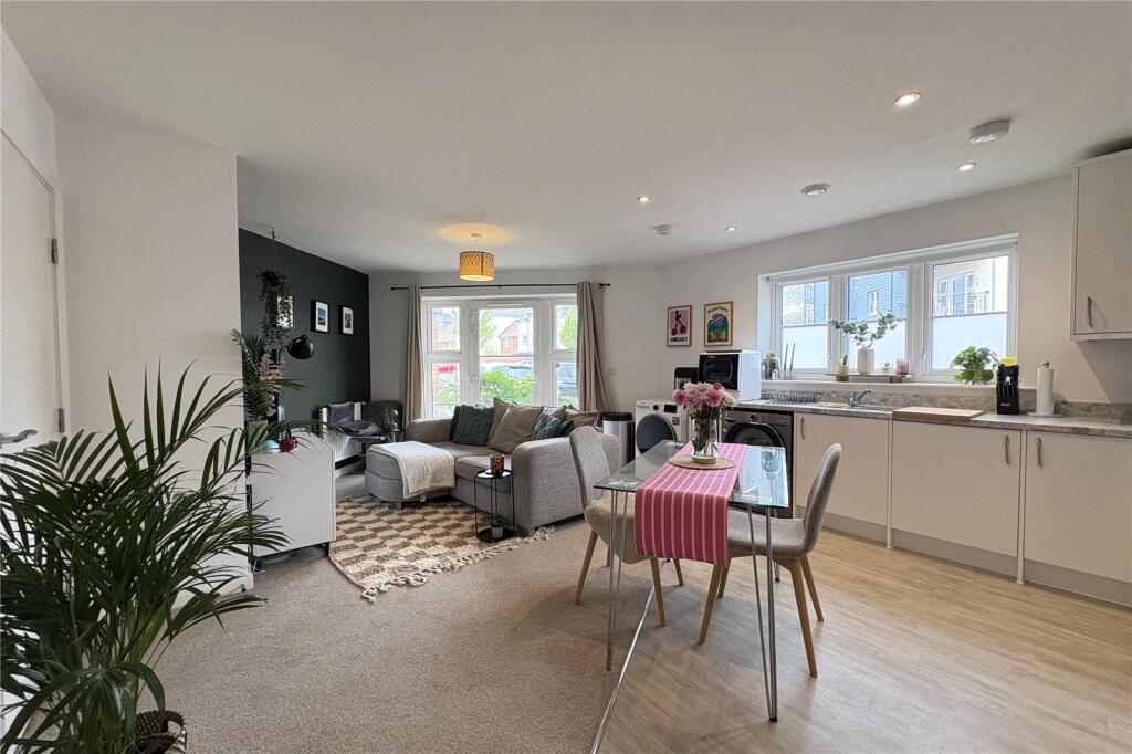 Apartment in Rushmoor, North Town - View 2