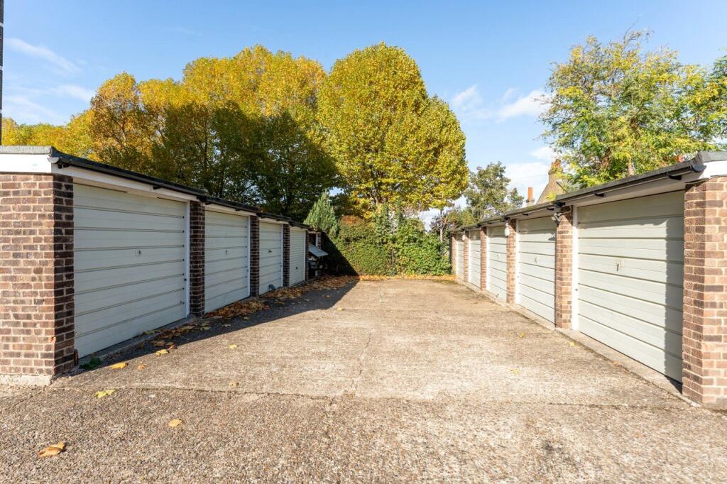 Apartment in Sutton - More