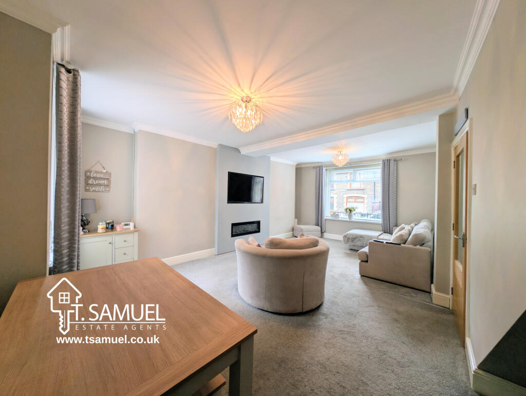 House in Mountain Ash - More
