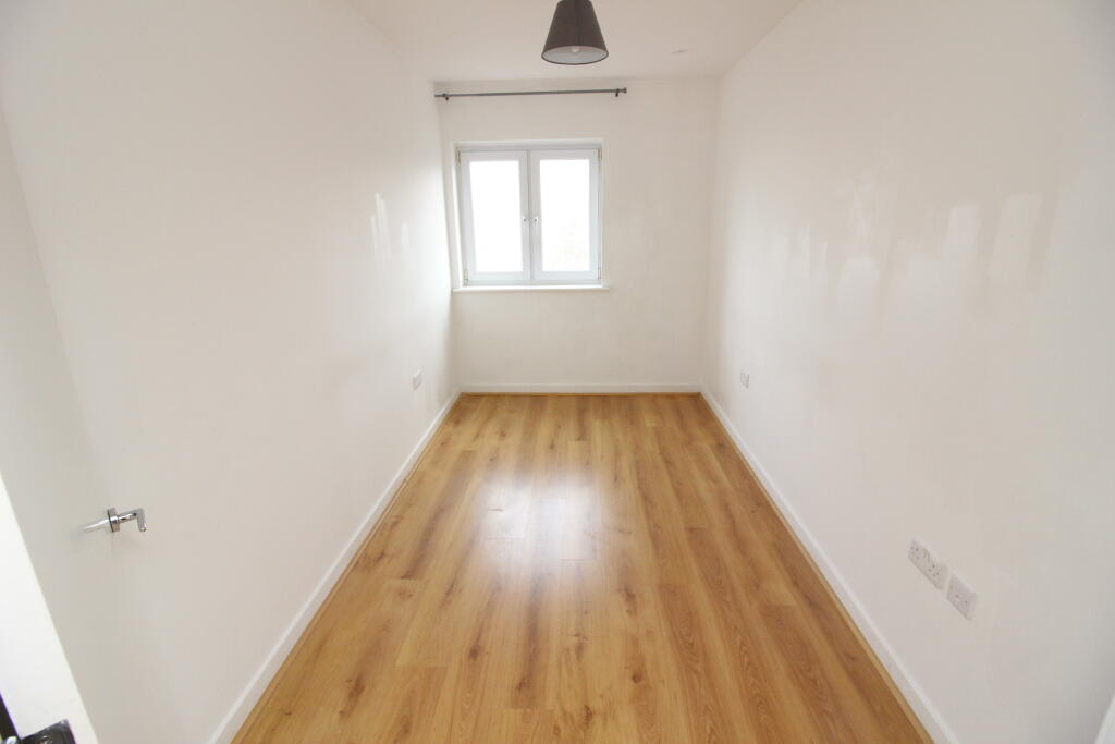 Apartment in Croydon - More