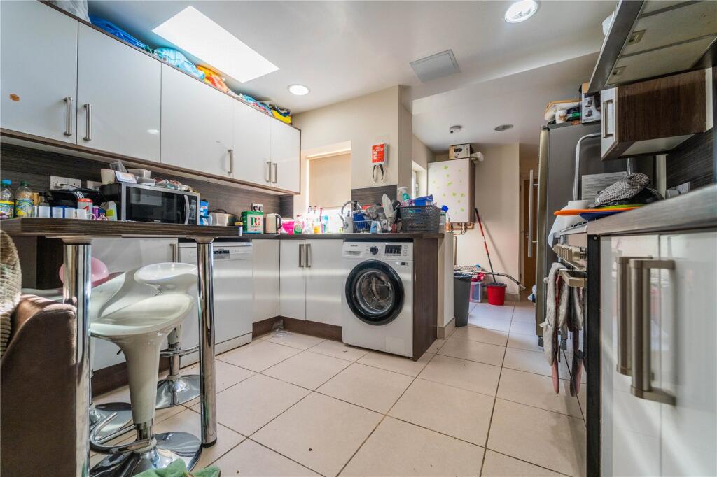 6 bedroom house for rent