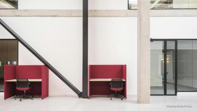 Hot desks  open space  for web use.jpg
