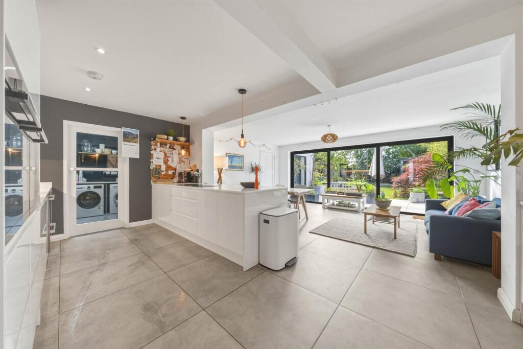House in Rushcliffe, Abbey Park - View 3