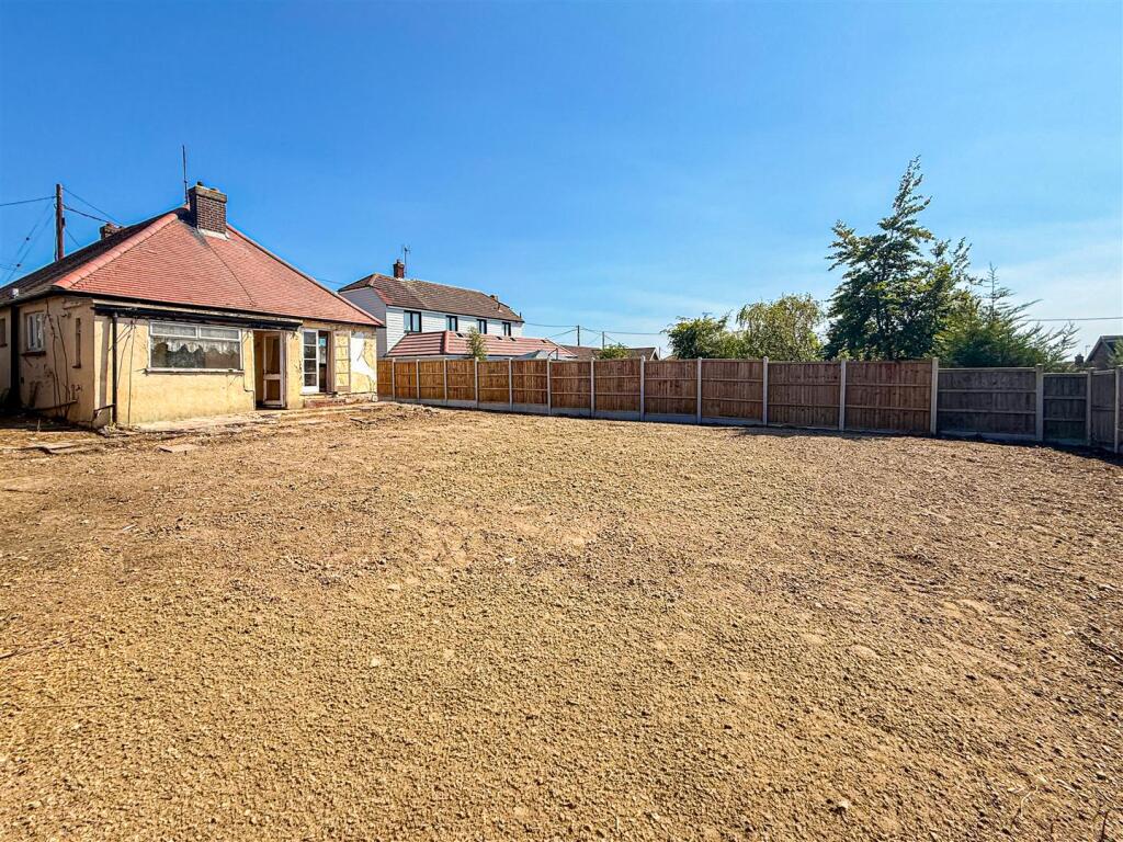 House in Burnham-On-Crouch - More
