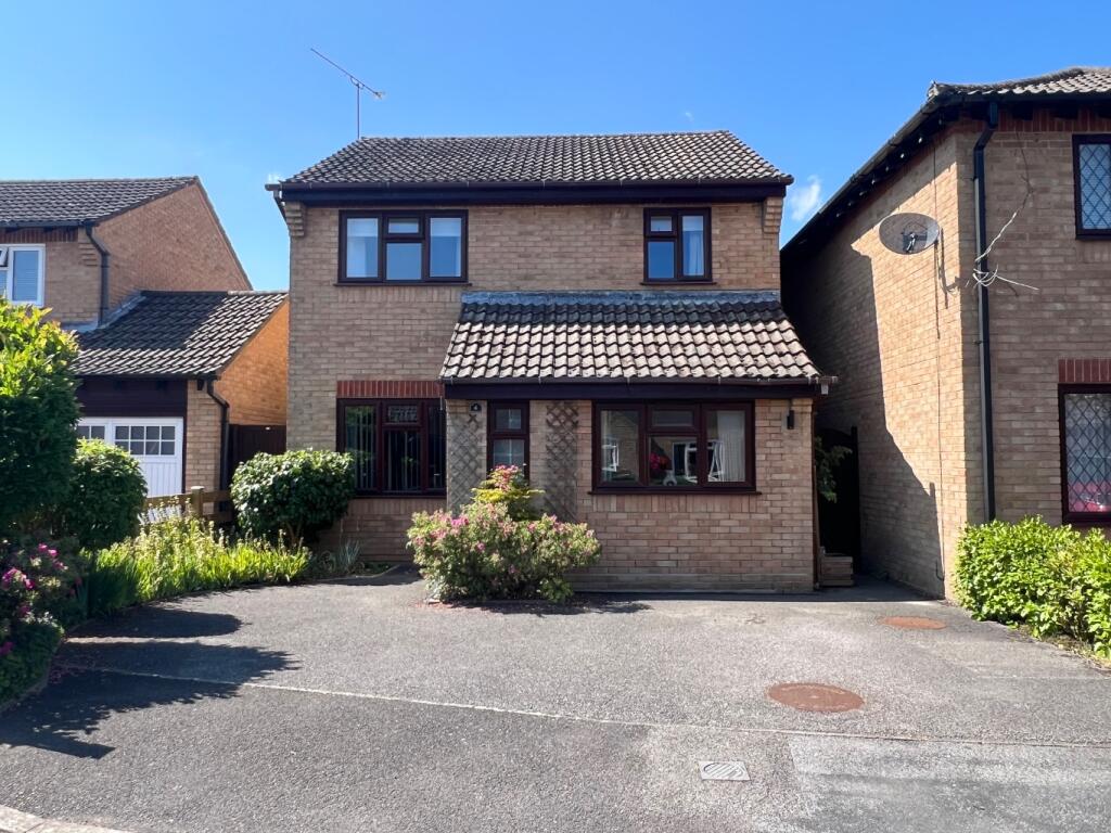 3-bed detached on The Rowans, Marchwood, Hampshire, SO40, £375,000