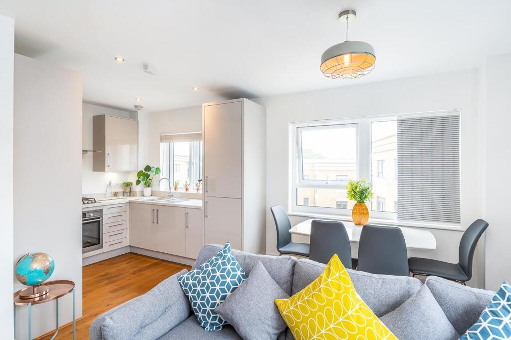 Apartment in East Hertfordshire, Hertford - View 5