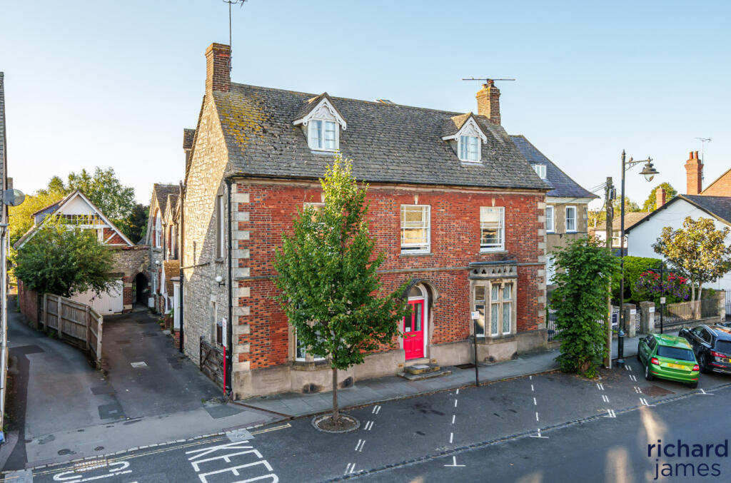 Main image of property: High Street, Royal Wootton Bassett, SN4