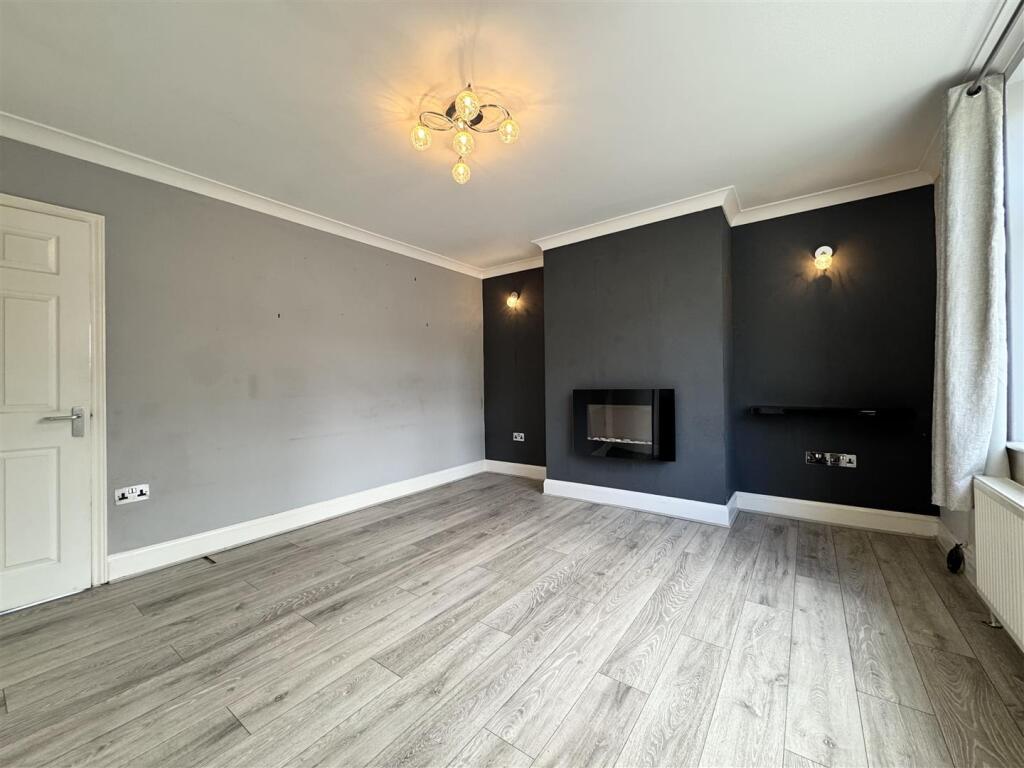 Greenside, Staincross, Barnsley S75 6GU photo 4