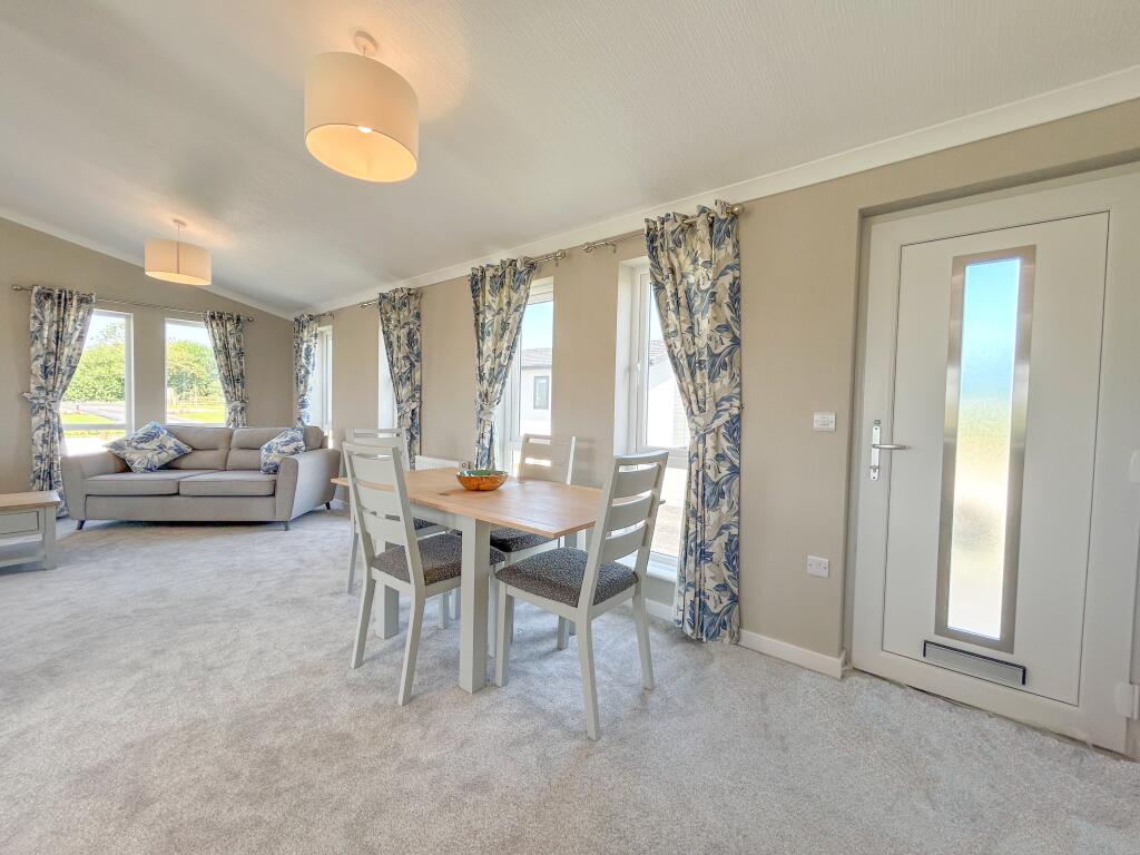 Two Bed Omar Newmarket, St Osyth Place, Cockett Wick Lane, St Osyth, Essex, CO16 8SE photo 5