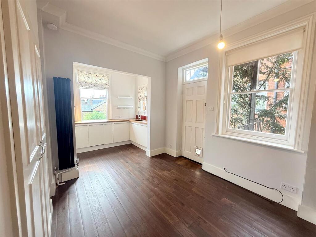 Apartment in Egham, Ripley Springs - More