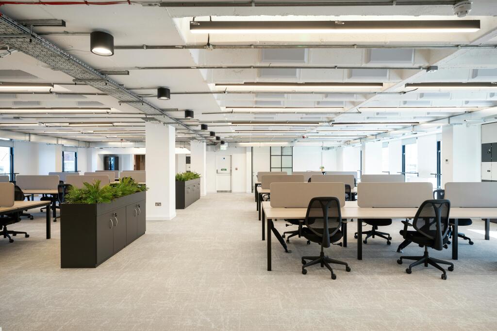 5th Floor Fitted