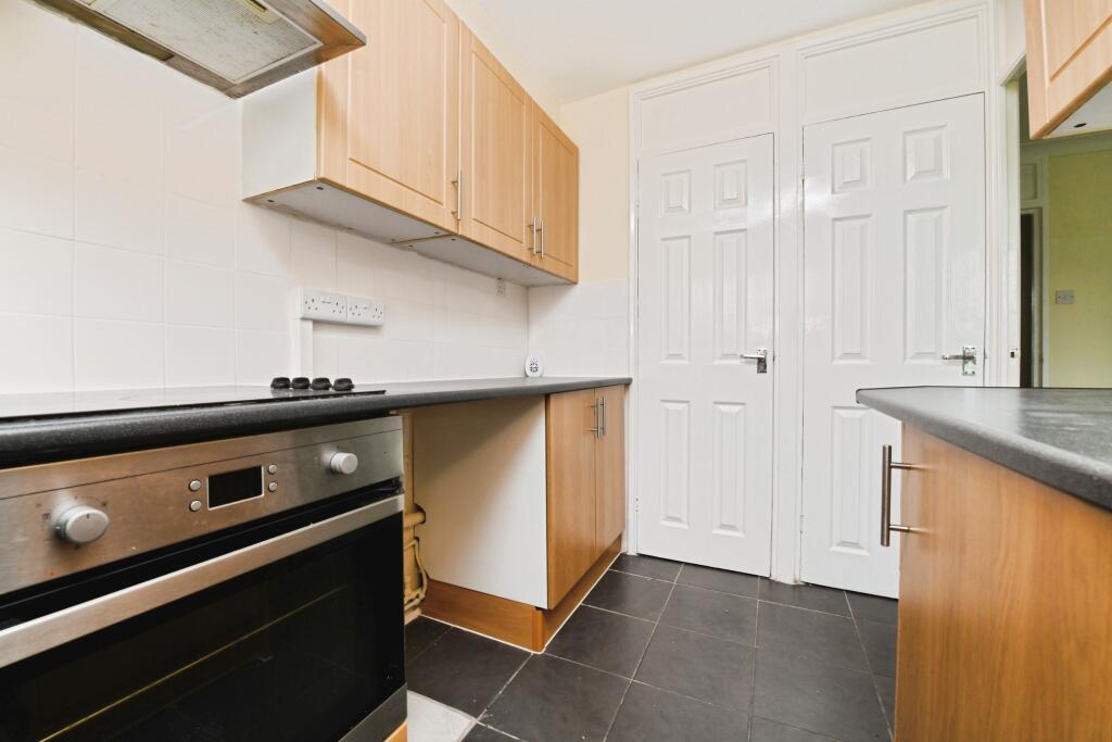 Apartment in Chelmsford, Springfield - View 5
