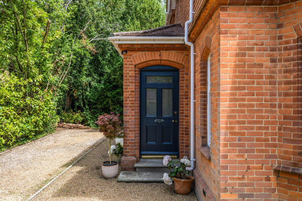House in Waverley, Cranleigh - View 3
