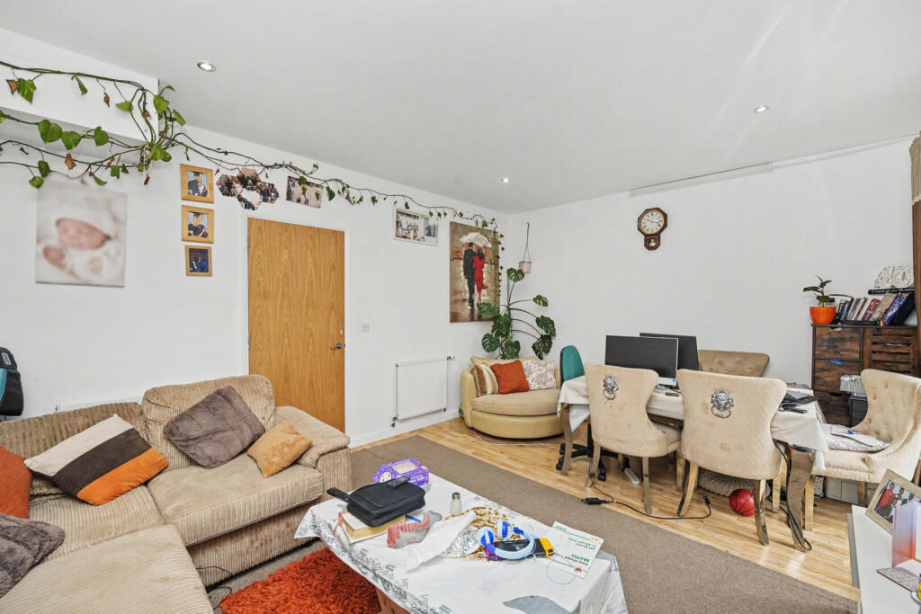 Apartment in London, Carterhatch, Southbury - View 4