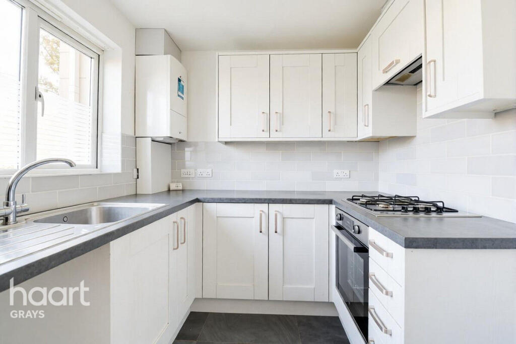 Apartment in South Ockendon, South Stifford - View 5
