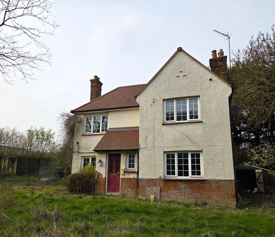 Main image of property: Barrows Farm Cottage, Elizabeth Way, Harlow, Essex, CM19 5BE