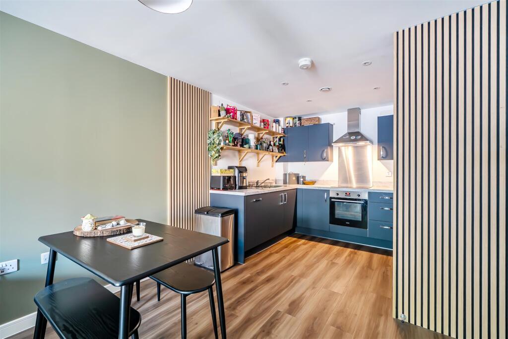 Apartment in Slough - More