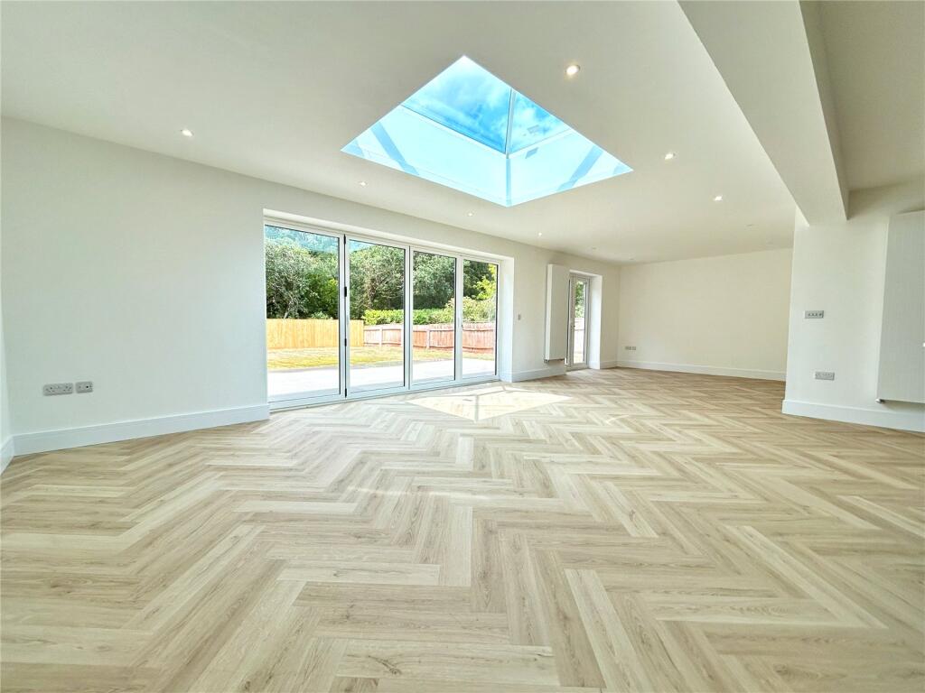 Talbot Drive, Highcliffe, Christchurch, Dorset, BH23 photo 4