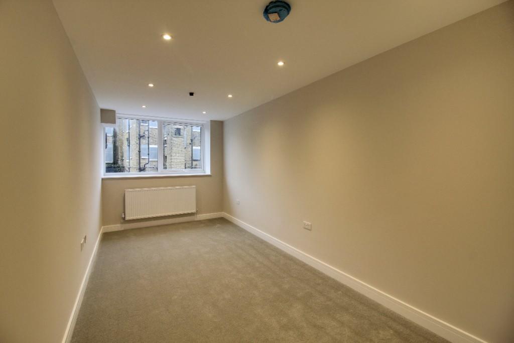 Apartment in Southend-on-Sea - More