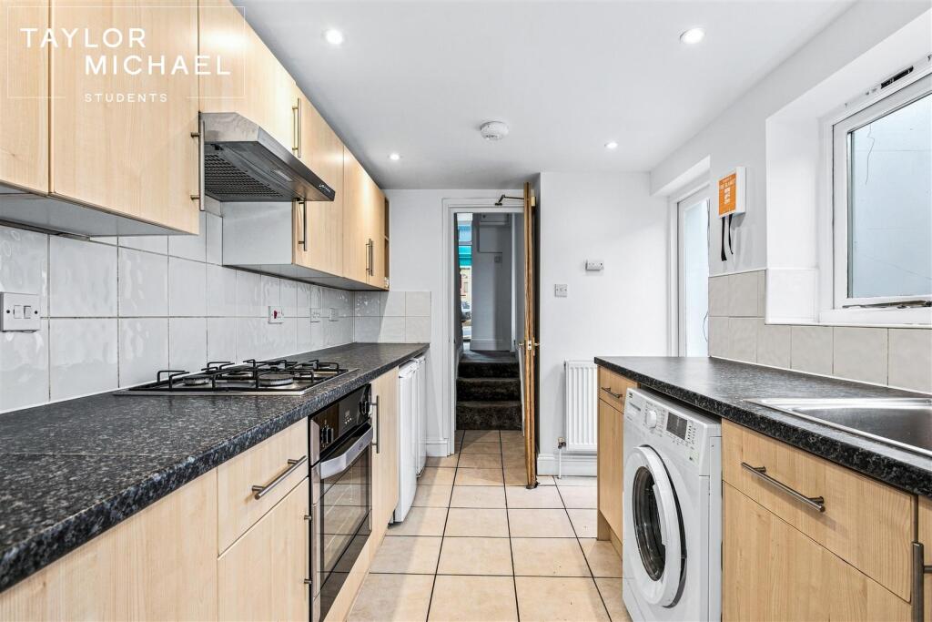 4 bedroom terraced house for rent