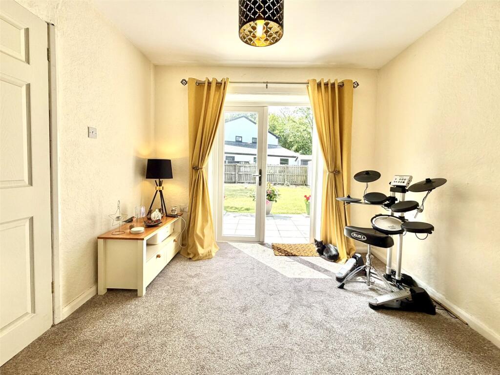 House in Bromborough, Spital - View 6