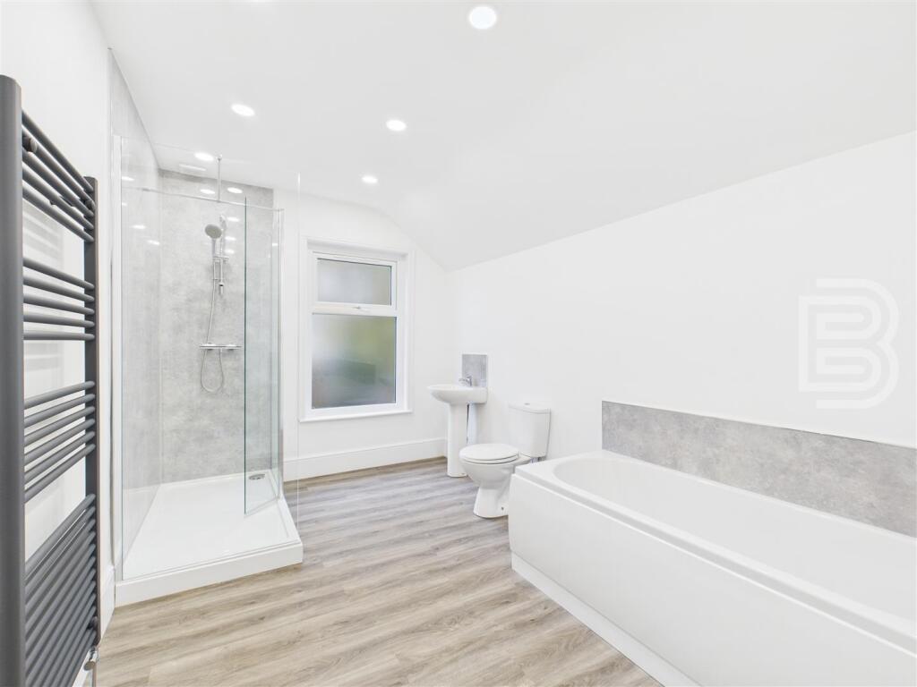House in Rugby, Warwickshire - View 4