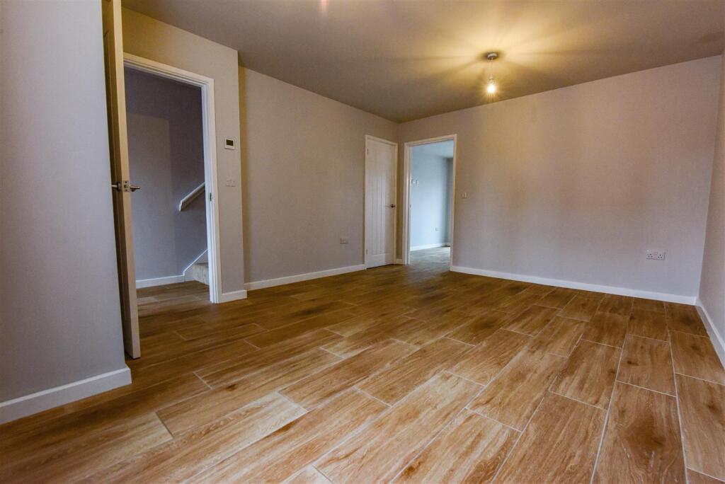 House in Gloucester - View 3