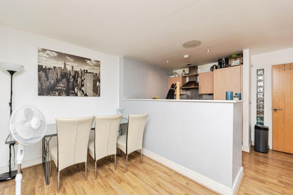 8 Bowman Lane, Leeds, LS10 photo 4