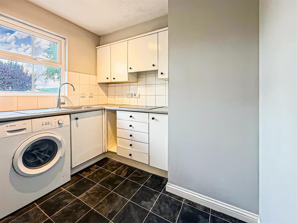 Apartment in Chelmsford - View 3