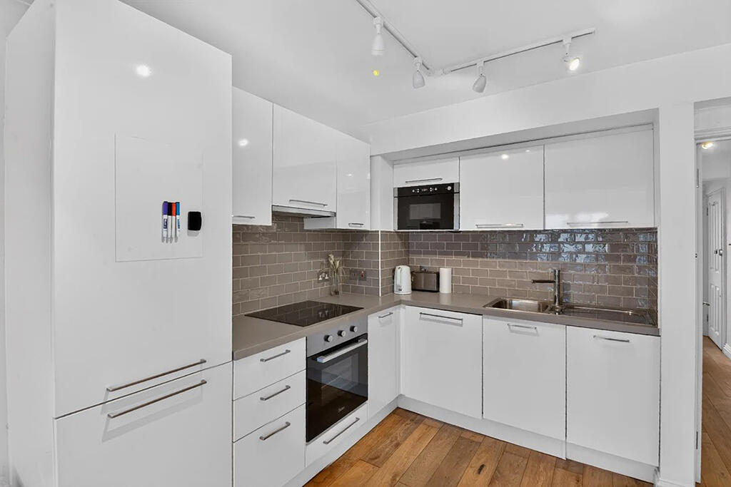 Apartment in London, Hammersmith - View 3