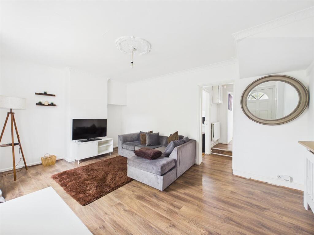House in Sutton - View 5