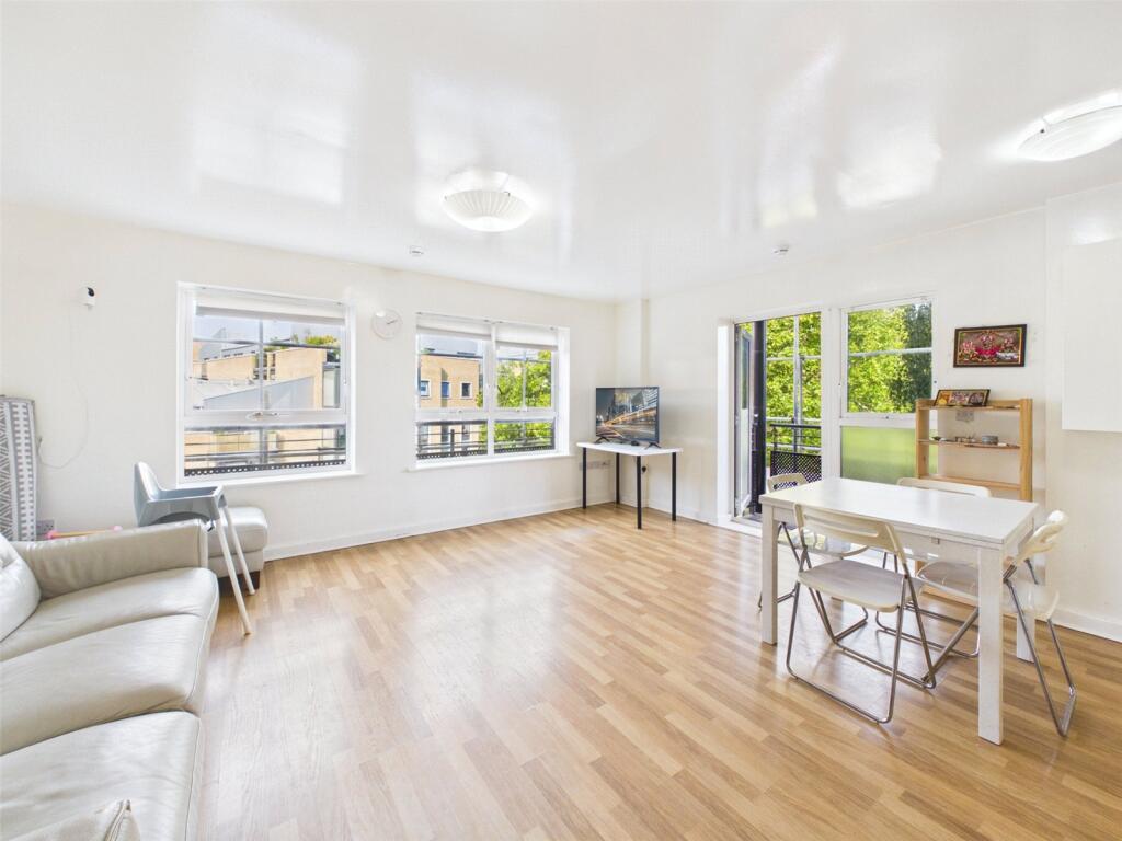 Apartment in London - More