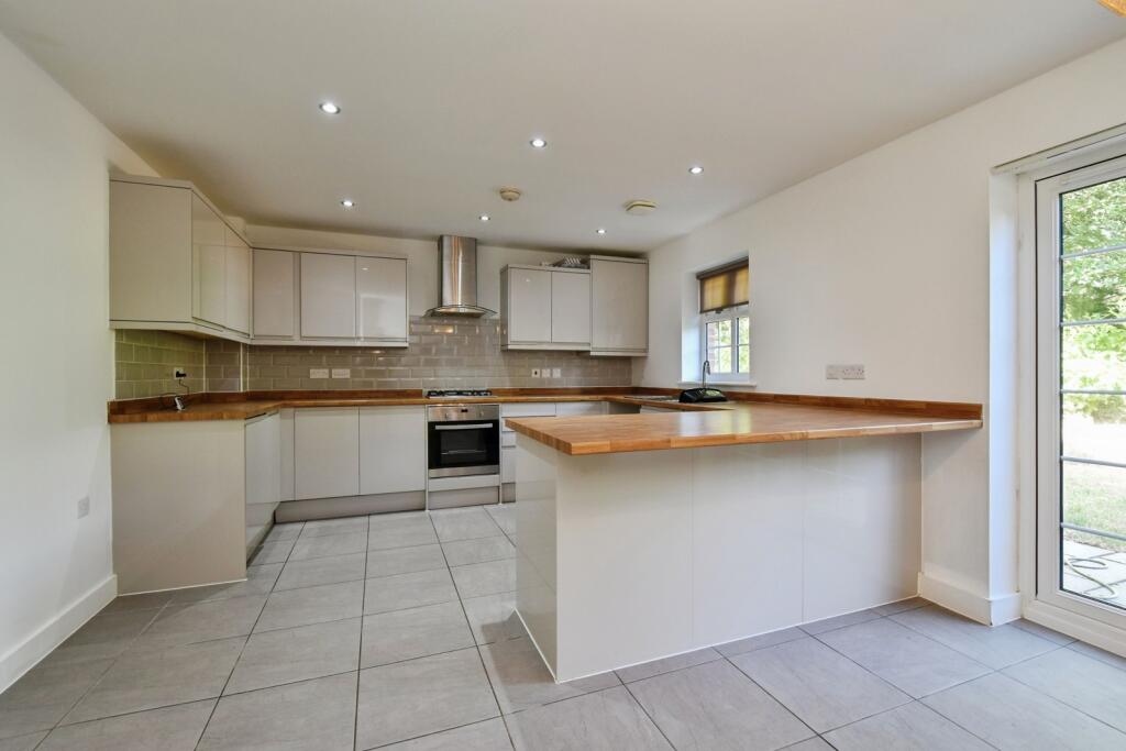 House in Pontardawe, Neath Port Talbot - More