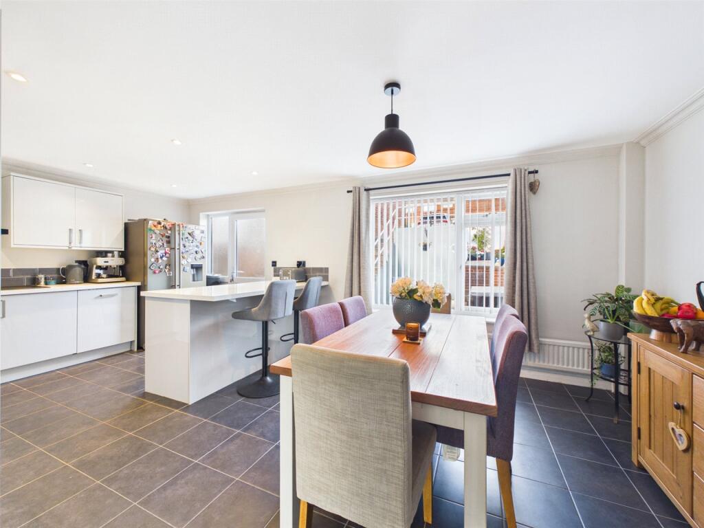 House in Gloucester - View 2