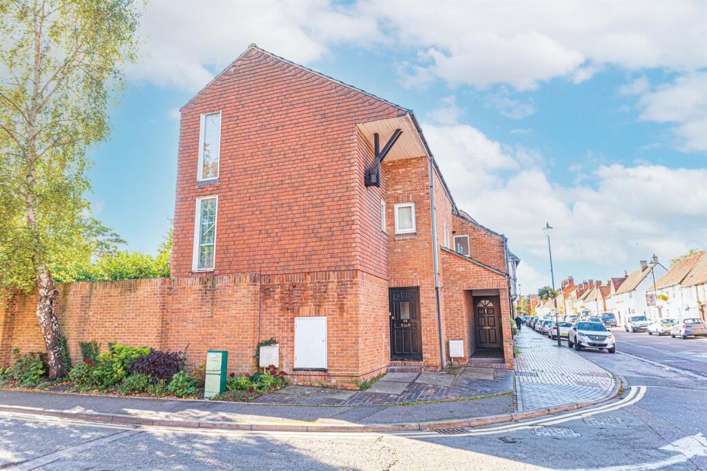 Main image of property: Rose Street, Wokingham, RG40