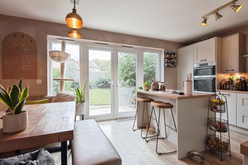 House in Shefford, Central Bedfordshire - More